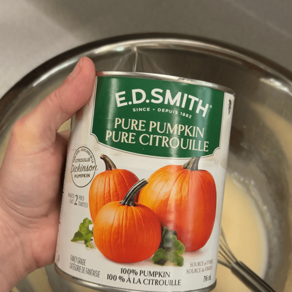 close up of e.d smith pure pumpkin can